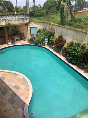Casa Itanhaem 200mts da praia 4 suítes piscina gigante